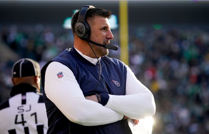 Tennessee Titans head coach Mike Vrabel watches his team during the second quarter at Lincoln Financial Field Sunday, Dec. 4, 2022, in Philadelphia, Pa.